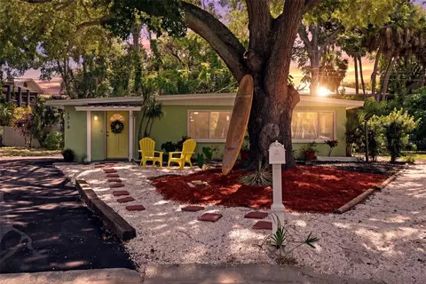 Exterior - 1516 Adele Pl, Largo, FL 33770 photo 2 of 18