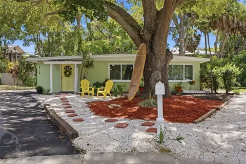 Exterior - 1516 Adele Pl, Largo, FL 33770 photo 5 of 18