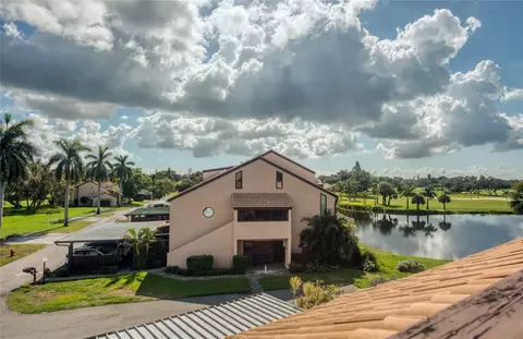 1328 Pelican Creek Xing #D, Saint Petersburg, FL 33707