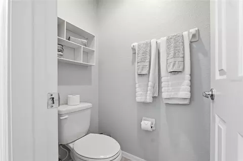 Bath - 10421 Rivercrest Dr, Riverview, FL 33578 photo 4 of 6