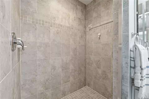 Bath - 10421 Rivercrest Dr, Riverview, FL 33578 photo 3 of 6