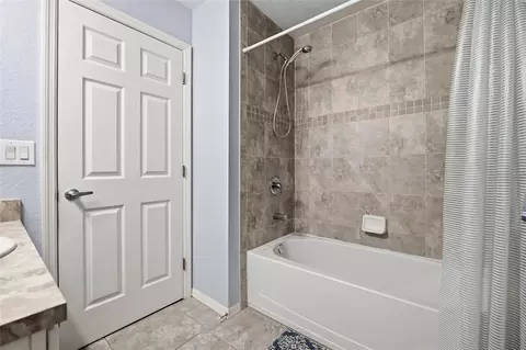 Bath - 10421 Rivercrest Dr, Riverview, FL 33578 photo 6 of 6