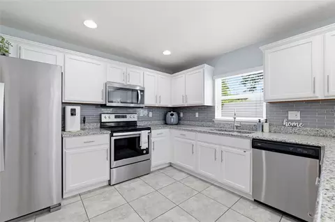 Kitchen - 10421 Rivercrest Dr, Riverview, FL 33578 photo 1 of 2