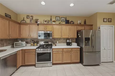 Kitchen - 11322 Cambray Creek Loop, Riverview, FL 33579 photo 2 of 2