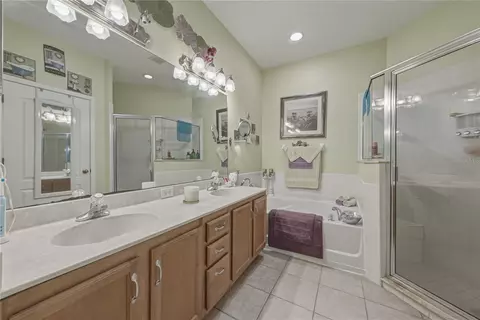 Bath - 11322 Cambray Creek Loop, Riverview, FL 33579 photo 2 of 5