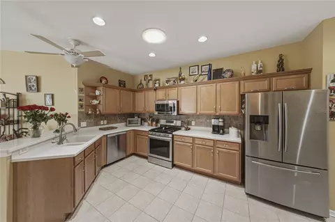 Kitchen - 11322 Cambray Creek Loop, Riverview, FL 33579 photo 1 of 2