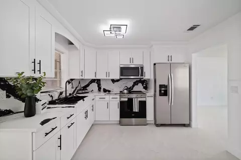 Kitchen - 7156 Spring Hill Dr, Spring Hill, FL 34606 photo 6 of 7