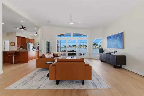 661 79th Cir S, Saint Petersburg, FL 33707