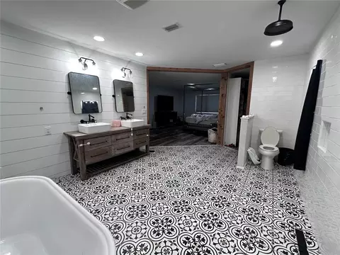Bath - 11116 Hoffner Edge Dr, Riverview, FL 33579 photo 3 of 4