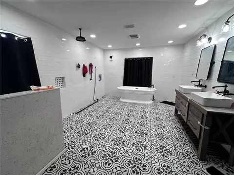 Bath - 11116 Hoffner Edge Dr, Riverview, FL 33579 photo 2 of 4