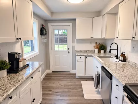 Kitchen - 11110 Hackney Dr, Riverview, FL 33578 photo 4 of 4