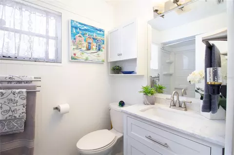 Bath - 1613 St Catherine Dr E, Dunedin, FL 34698 photo 2 of 3
