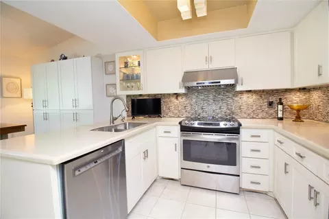 Kitchen - 1613 St Catherine Dr E, Dunedin, FL 34698 photo 1 of 2