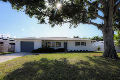 10011 110th St, Seminole, FL 33772