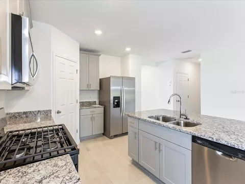 Kitchen - 4530 Eagle Perch Ct, Saint Cloud, FL 34772 photo 4 of 4
