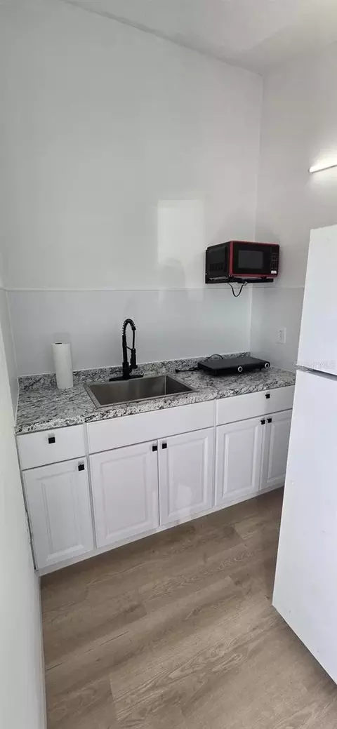 Kitchen - 5320 Plum Ave, Seffner, FL 33584 photo 2 of 3