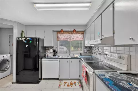Kitchen - 842 N Equal Pt, Lecanto, FL 34461 photo 3 of 6
