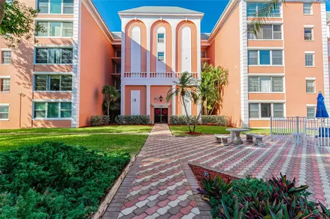 1900 68th St N #210, Saint Petersburg, FL 33710