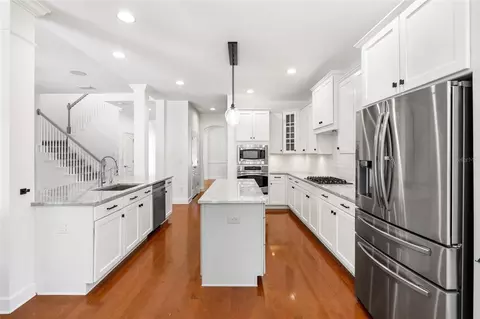 Kitchen - 15910 Ternglade Dr, Lithia, FL 33547 photo 3 of 7