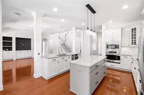 Kitchen - 15910 Ternglade Dr, Lithia, FL 33547 photo 4 of 7
