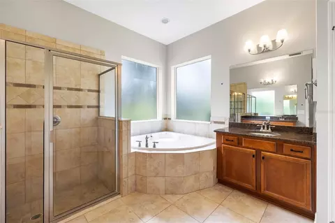 Bath - 15910 Ternglade Dr, Lithia, FL 33547 photo 4 of 7