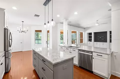 Kitchen - 15910 Ternglade Dr, Lithia, FL 33547 photo 6 of 7