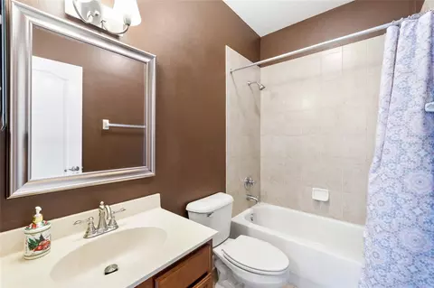 Bath - 15910 Ternglade Dr, Lithia, FL 33547 photo 7 of 7