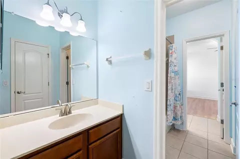 Bath - 15910 Ternglade Dr, Lithia, FL 33547 photo 6 of 7