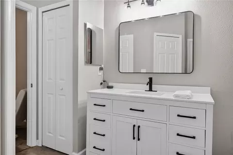 Bath - 11326 Laurel Brook Ct, Riverview, FL 33569 photo 3 of 4