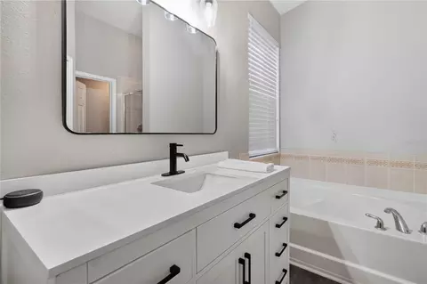Bath - 11326 Laurel Brook Ct, Riverview, FL 33569 photo 1 of 4