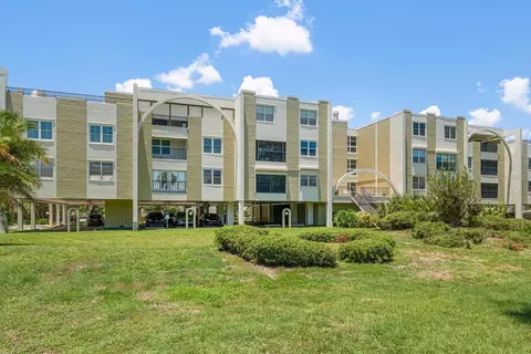 4681 1st St NE #308, Saint Petersburg, FL 33703