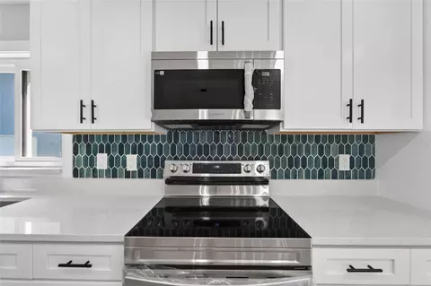 Kitchen - 1229 Oak Valley Dr, Seffner, FL 33584 photo 5 of 5