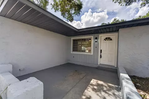 Exterior - 1229 Oak Valley Dr, Seffner, FL 33584 photo 11 of 17
