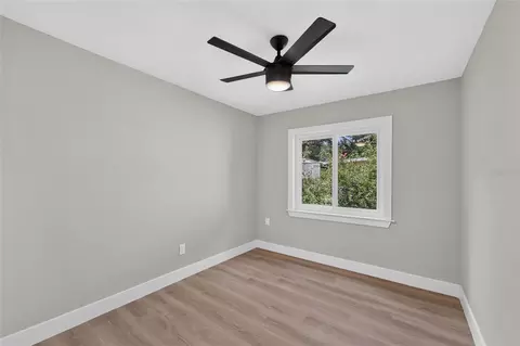 Bedroom - 1229 Oak Valley Dr, Seffner, FL 33584 photo 4 of 8