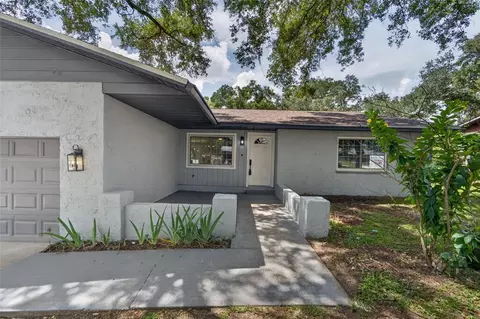Exterior - 1229 Oak Valley Dr, Seffner, FL 33584 photo 10 of 17