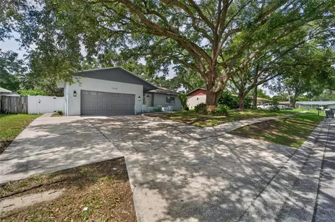 Exterior - 1229 Oak Valley Dr, Seffner, FL 33584 photo 5 of 17