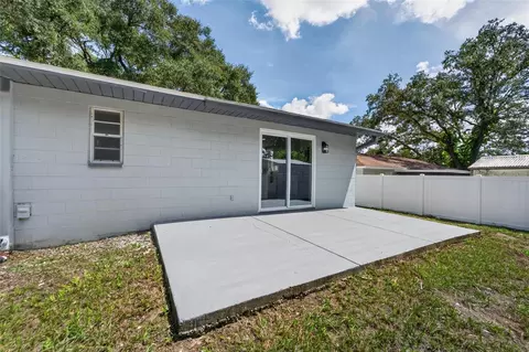 Exterior - 1229 Oak Valley Dr, Seffner, FL 33584 photo 16 of 17