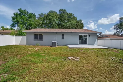 Exterior - 1229 Oak Valley Dr, Seffner, FL 33584 photo 13 of 17