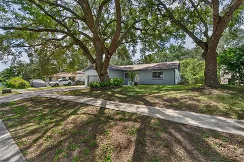 Exterior - 1229 Oak Valley Dr, Seffner, FL 33584 photo 6 of 17