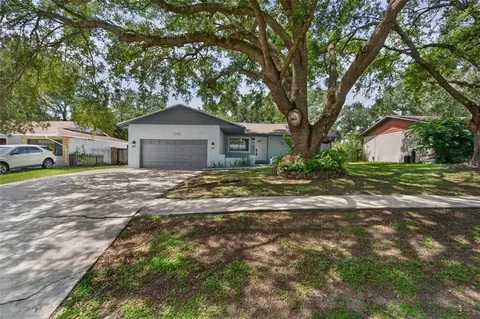 Exterior - 1229 Oak Valley Dr, Seffner, FL 33584 photo 4 of 17