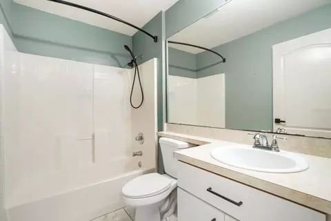 Bath - 701 Periwinkle Pointe Pl, Seffner, FL 33584 photo 1 of 2