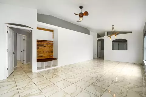 Living - 701 Periwinkle Pointe Pl, Seffner, FL 33584 photo 4 of 8