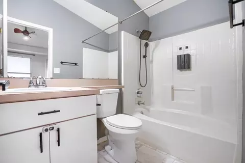 Bath - 701 Periwinkle Pointe Pl, Seffner, FL 33584 photo 2 of 2