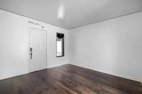 Living - 701 Periwinkle Pointe Pl, Seffner, FL 33584 photo 6 of 8