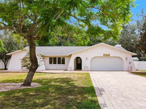 1601 Gulf Rd, Tarpon Springs, FL 34689