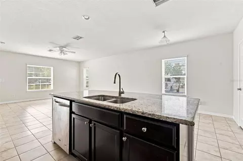 Kitchen - 4755 Somerset Hill Ln, Riverview, FL 33578 photo 3 of 6
