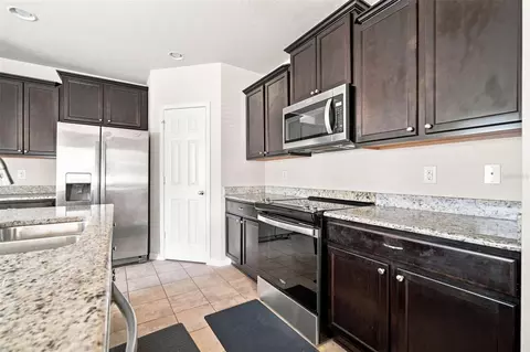Kitchen - 4755 Somerset Hill Ln, Riverview, FL 33578 photo 5 of 6