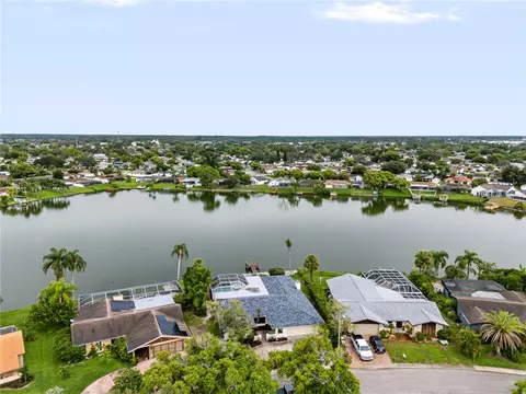 9520 Lake Christina Ln, Port Richey, FL 34668