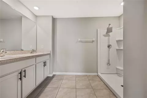 Bath - 11722 White Willow Ln, Riverview, FL 33569 photo 2 of 3
