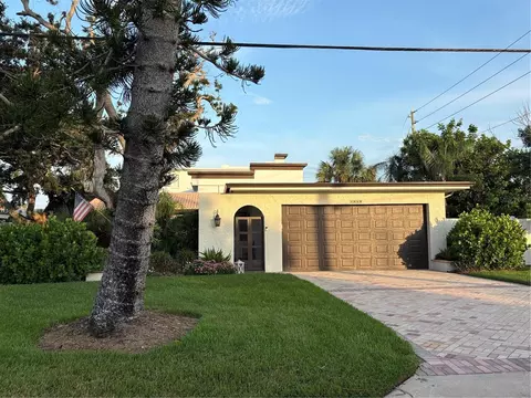 1040 Palm Dr, Belleair Beach, FL 33786